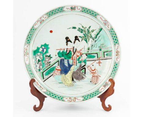 A large ChineseÊ'Famille Verte' plate, Kangxi mark. Decorated with ladies playing a musical insturment. 19th/20th century. (7