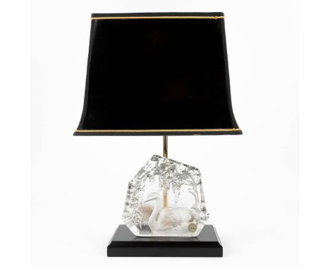 Goebel, a table lamp with swan made of crystal. Marked. (46cm)