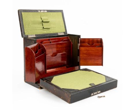A travellers writing box, made in the UK. The first half of the 20th century. (13,5 x 27 x 23cm)