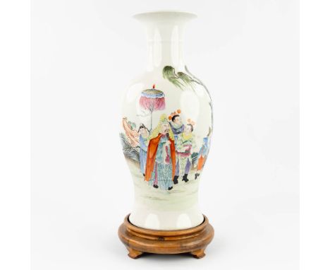 A Chinese vase 'Emperor in the garden' made of porcelain, Yang Cai mark. 19th century. (44,5 x 20 cm)