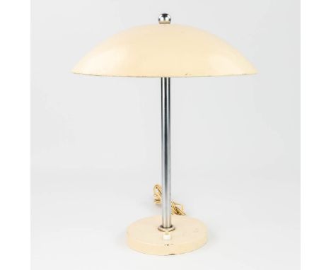 Willem Hendrik GISPEN (1890-1981) 'Mushroom Desk Lamp', made of white lacquered metal. Condition: Use marks.  (46 x 35,5cm)