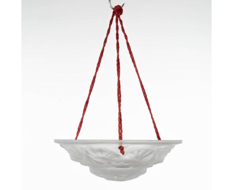 David GUERON DEGUE (1892-1950) a ceiling lamp made of satin glass. Eerste helft 20ste eeuw. (10 x 36cm)