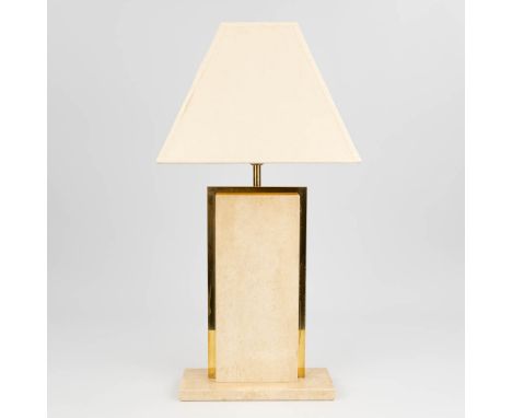 Camille BREESCHE (XX) a travertine table lamp with gold-plated metal parts. Around 1980. (10 x 26 x 44cm)