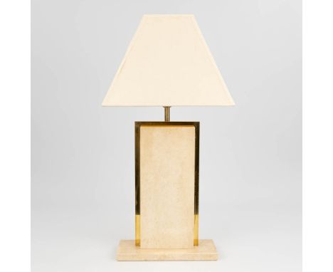 Camille BREESCHE (XX) a travertine table lamp with gold-plated metal parts. Around 1980. (10 x 26 x 44cm)