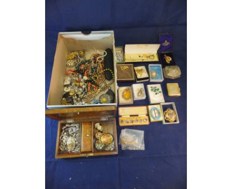 A box of assorted costume jewellery to include a silver and enamelled buckle with engine turned decoration, various brooches,