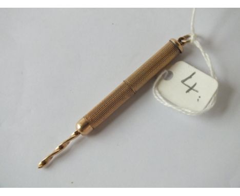 9ct cigar piercer with engine turn decoration – 6gms all in  