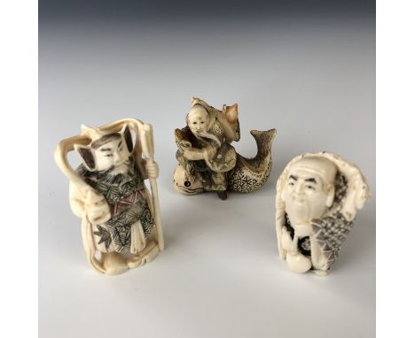 Three Meiji Japanese ivory netsuke, 5 cm, 4.5 cm and 4.5 cm respectively 