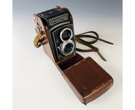 A Franke &amp; Heidecke Rolleicord Va K3E Type 2 twin lens Reflex (TLR) medium format film camera, in brown leather case