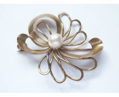 A vintage pearl and high-carat yellow-metal wire and ribbon flower head brooch, stamped '585', 4.9g