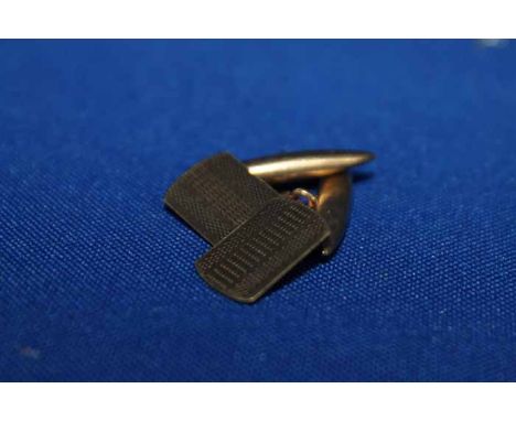 PAIR OF NINE CARART GOLD ENGINE TURNED CUFFLINKS
marked 375