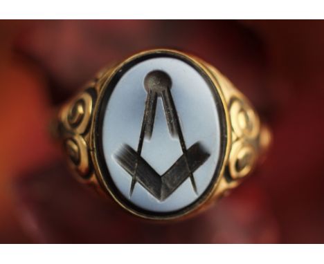 An intaglio inset Masonic ring set in 9ct yellow gold, the intaglio engraved with a compass and protractor, hoop stamped 'A. 