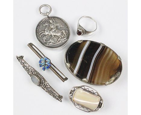 A Royal Army Temperance Association medal 'Watch and be sober', along with an agate brooch, two further brooches, a garnet se