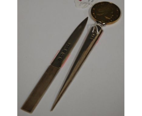 Modern commemorative silver and silver gilt paperknife by Stewart Devlin for the Queen's Silver Jubilee, and a modern engine 