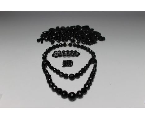 A VINTAGE JET BEAD NECKLACE A/F, together with a selection of loose jet and similar beads etc.