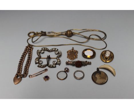 A COLLECTION OF VINTAGE COSTUME JEWELLERY, comprising various gilt and yellow metal items etc., to include a pinchbeck and ca