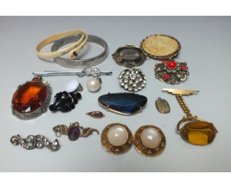 A COLLECTION OF VINTAGE COSTUME JEWELLERY, various styles and periods, to include a 'Miracle' pendant, a citrine swivel fob b
