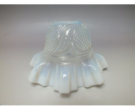 A VASELINE GLASS FRILLED LAMP SHADE, H 10 cm, circular aperture approx Dia. 3 cm