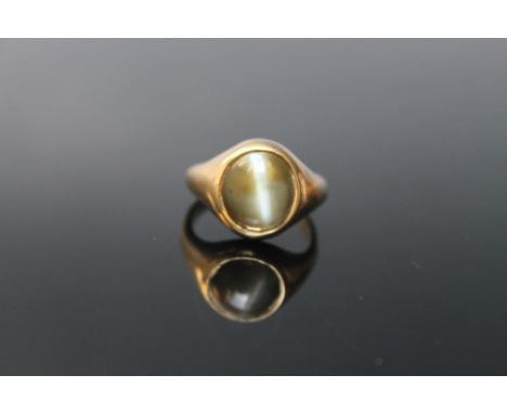 A ROMAN SET CATS EYE RING, with the cats eye totalling approx 4.5 carats, ring size R