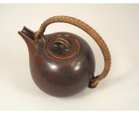 SAXBO, DENMARK.
A Saxbo Denmark teapot, by Eva Staehr Nielsen. Height with handle 17cm.