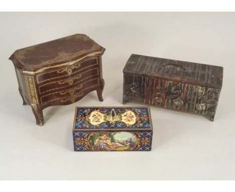 PRINTED TINS.
A McVitie & Price, Edinburgh, printed commode shaped tin, & two other printed tins.