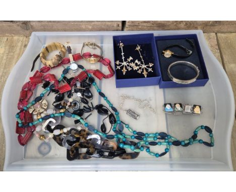 Tray of jewellery; Swarovski crystal earring set with box. Silver bangle. Silver ingot pendant and chain. Vintage ladies Oris