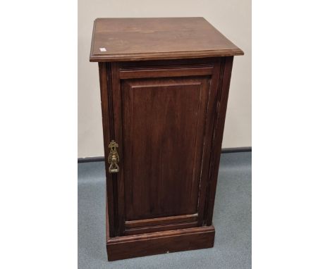 Victorian Mahogany pot cupboard fitted with interior shelf. 71x37x34cm. 