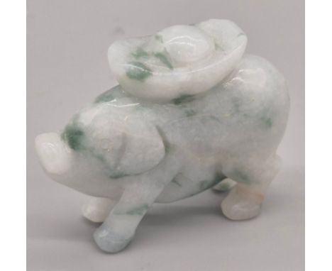 Chinese hand carved Jade pig figure. 3.5cm in height 