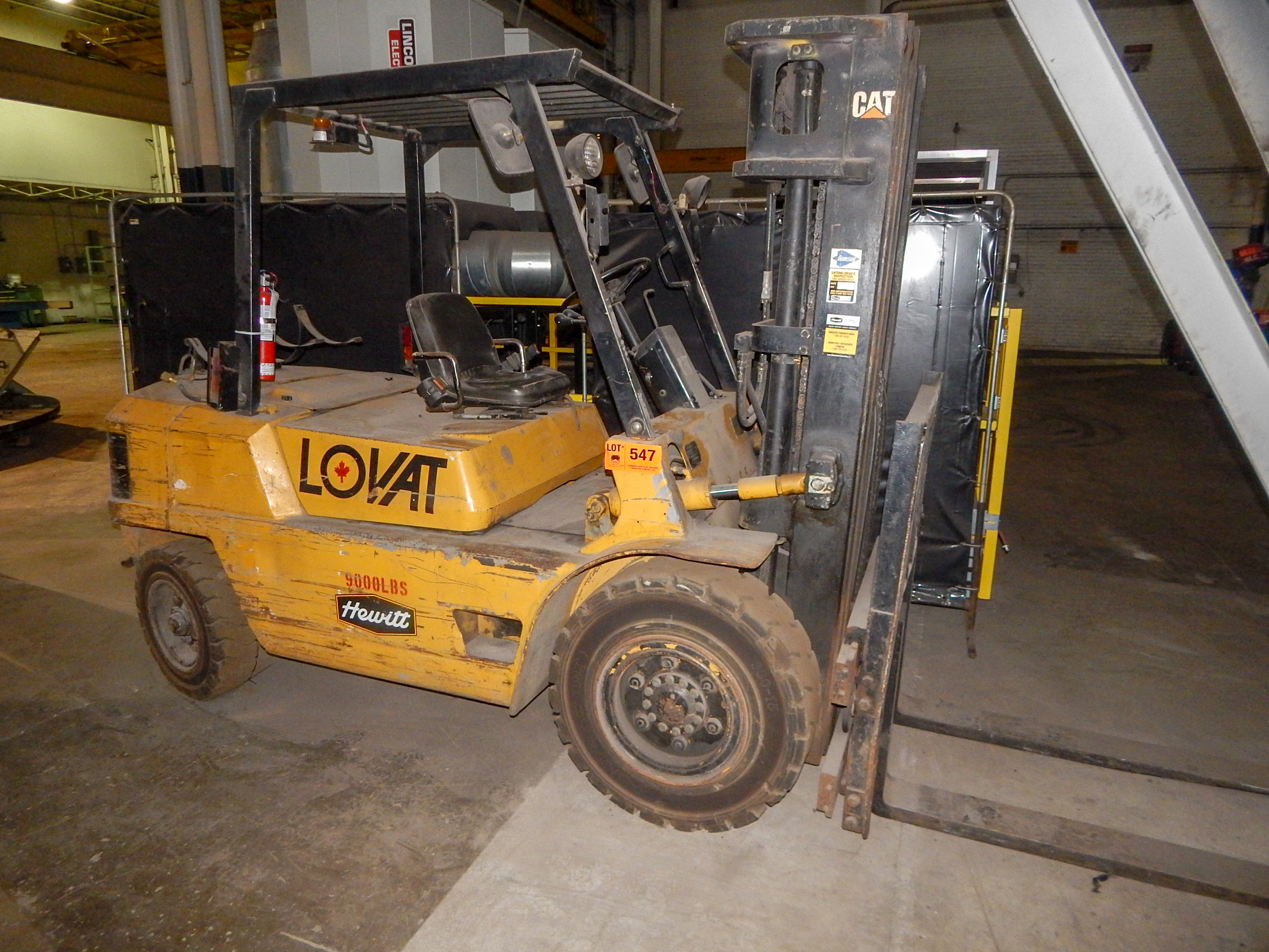CATERPILLAR GP40 LPG FORKLIFT WITH 6650 LBS CAPACITY, 3 STAGE MAST, 185" MAX VERTICAL REACH, OUTD