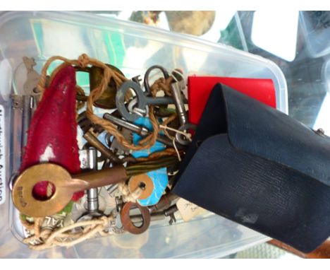 Quantity of vintage mixed keys