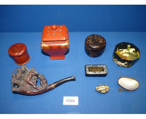 A small quantity of trinket pots to include: lacquered boxes, a shell purse, intricately carved Meercshaum pipe depicting two