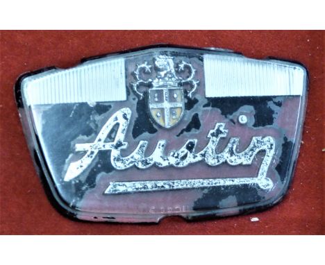 Vintage Austin Mini 7 Mk1 1960 Plastic car badge, could use some tlc but an excellent original badge for the Mini collector.