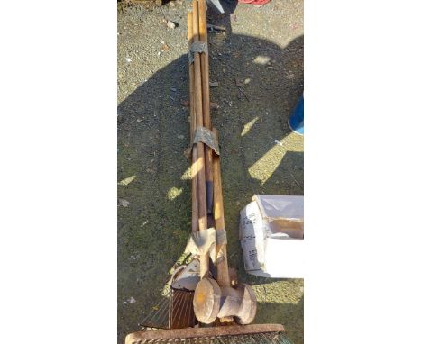 A quantity of assorted garden tools