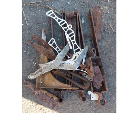 A quantity of assorted metalware including cast iron gate hangers, shelf brackets, etc.