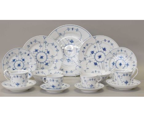 A Royal Copenhagen ServiceFour dinners platesFour salad platesFour side platesThree small saucersFive large saucersFour bowls