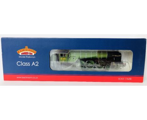 Bachmann OO gauge 31-525 Class A2 A H Peppercorn LNER Apple Green steam locomotive mint and boxed