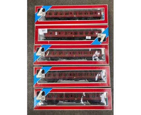 5 Boxed Lima Train carriage models 