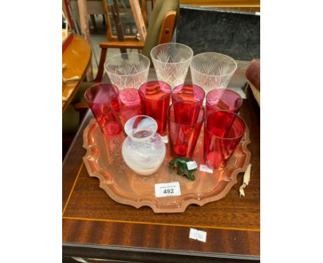 A Tray of Cranberry Glass glasses, Caithness vase and jade bear figure 