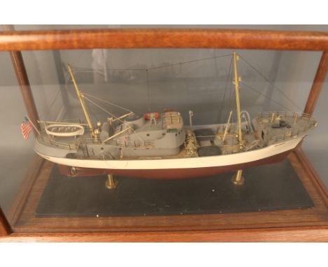 Scale ship model of the trawler Hildina Scale model of the North Sea trawler Hildina.  Fitted to a glass case. Case dimension