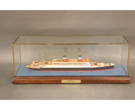 Ocean Liner "Manhattan" Model in Case Case model by noted builder Ron Hughes of the U.S.  Lines Transatlantic Ocean Liner Man