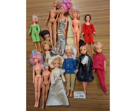 Vintage dolls: Group of vintage dolls including dressed Sindy dolls, Holly Hobbie, Charlie's Angels, Palitoy Tressy, and Hasb