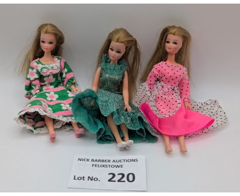 Vintage Dolls: Palitoy Pippa trio, including standard Pippa, Princess Pippa and Dancing Pippa; all with outfits/2 with shoes,