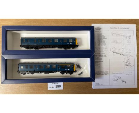 Trains: Bachmann 'OO' Railway Class 105; 2 car DMU set 31-325; Fine condition.