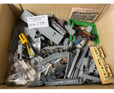 Trains: Lone Star 'OOO' gauge box of metal models; engines, carriages, accessories, etc.