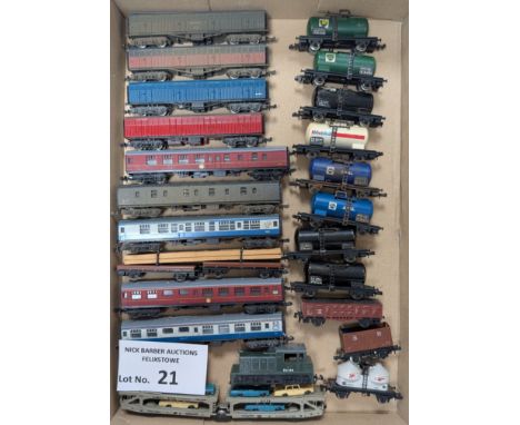 Trains: Lima assortment of carriages, tank wagons, etc.; also including Lima D2785 Diesel Shunter; conditions vary, some dama