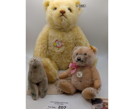 Teddy Bears: Steiff assortment including Music Bear with certificate, Jackie Classic replica with swing label, and vintage Ro