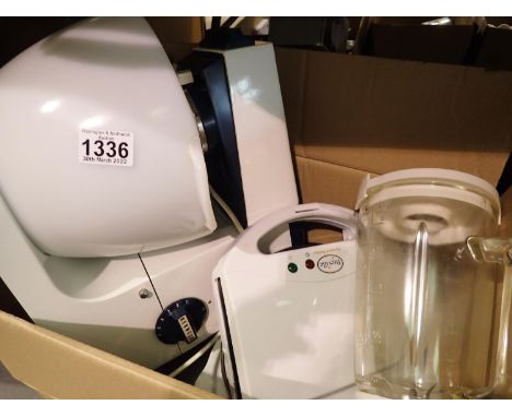 Quantity of kitchen items to include a slow cooker and a mixer. Not available for in-house P&P, contact Paul O'Hea at Mailbox