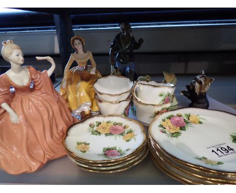 Part Imperial gilt tea service and further ceramics to include Coalport figurines, largest H: 21 cm. Not available for in-hou
