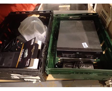 Mixed electrical items to include video camera, speakers etc. Not available for in-house P&P, contact Paul O'Hea at Mailboxes