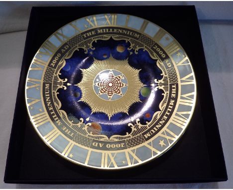 Boxed Royal Worcester Millennium plate, D: 21 cm. P&amp;P Group 2 (£18+VAT for the first lot and £3+VAT for subsequent lots) 