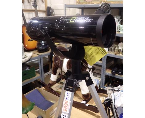 National Geographic reflector telescope, Barlow 2x lens and tripod; Not available for in-house P&amp;P, contact Paul O'Hea at